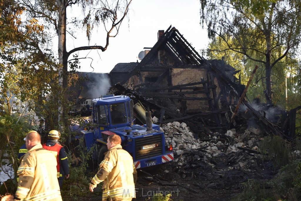 Grossfeuer Einfamilienhaus Siegburg Muehlengrabenstr P1045.JPG - Miklos Laubert